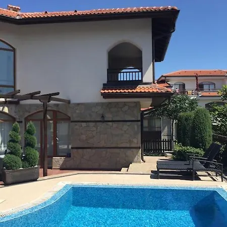 Stunning With Private Pool