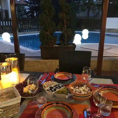 Vilă Stunning With Private Pool