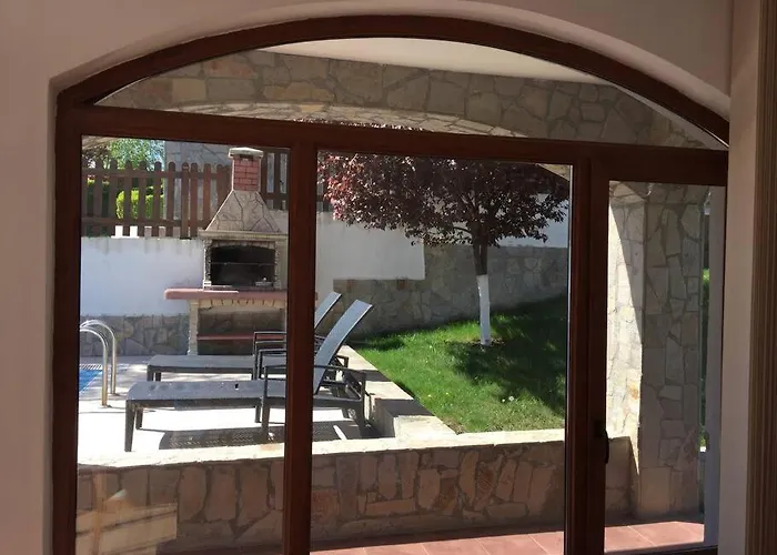 Stunning With Private Pool